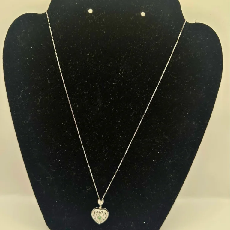 Heart Green Diamond Gold Pendant in 18K White Gold