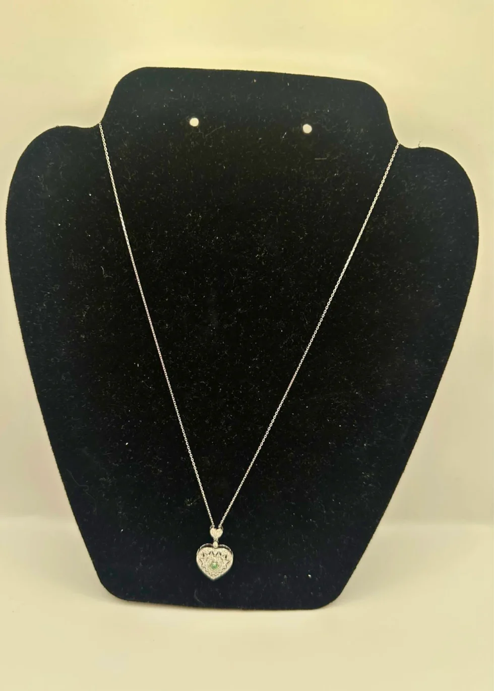 Heart Green Diamond Gold Pendant in 18K White Gold